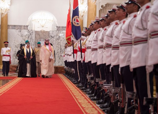 Prens Selman Bahreyn'e gitti