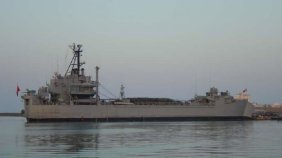 izmir-de-askeri-gemide-yangin