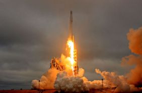 spacex-firmasindan-ay-in-cevresinde-ucus-imkani