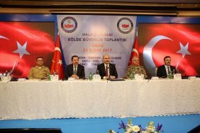 rize-heyeti-bakan-soylunun-baskanlik-yaptigi-halk-oylamasi-bolge-guvenlik-toplantisina-katildi--(2)[1]