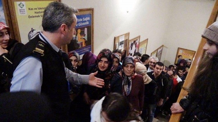 2 bin kişinin işe alınacağını duyan koştu