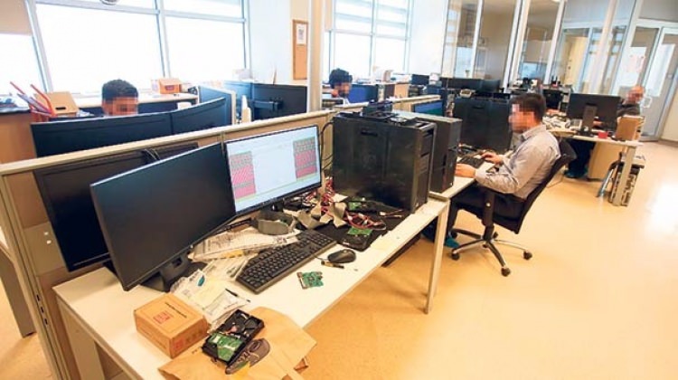 800 bin dijital veri inceleniyor