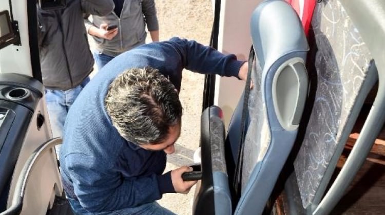 Hostes koltuğunun altından çıktı! Tam 108 kilo