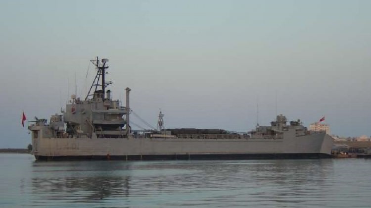 İzmir’de askeri gemide yangın!