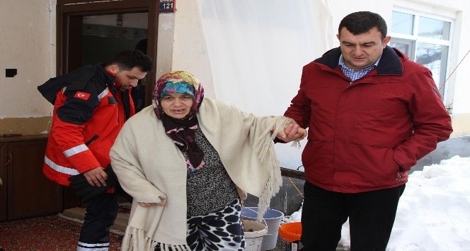 Böbrek ve kalp hastasını kar ambulansı ile kurtardılar
