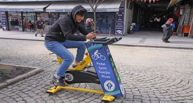 Pedalını çevir, telefonun şarj olsun