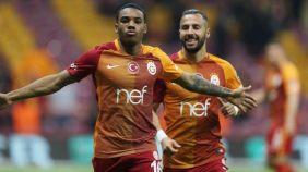 dort-dortluk-aslan-adana-ya-acimadi