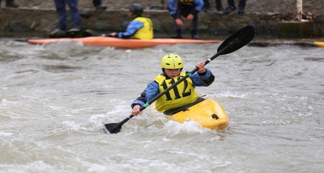 Akarsu Slalom Türkiye Kupası 1. etap kano yarışları başladı