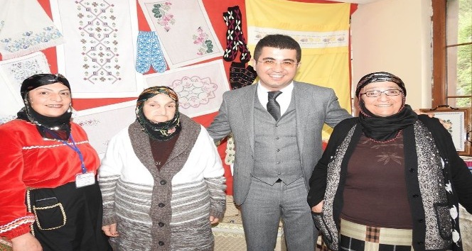 Halk Eğitim Kursu’na katılan İlkay ve Safiye Nineler ilgi odağı oldu