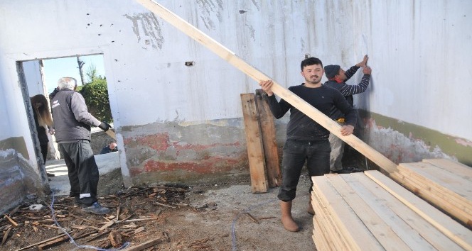 Okullarının tadilatını kendileri yapıyor