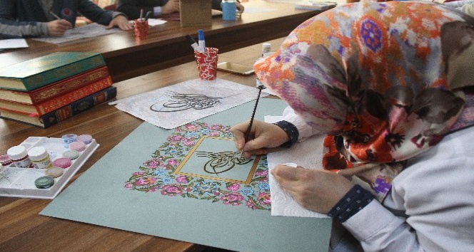 Rize’de öğrenciler ve öğretmenler tezhip kursunda buluşuyor