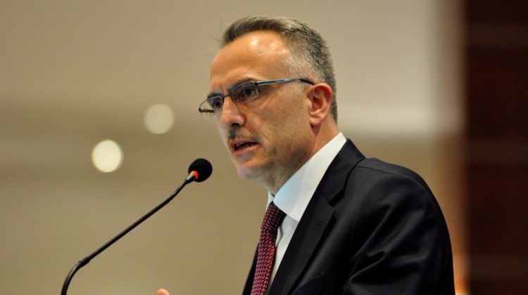 Merakla beklenen düzenleme için bakandan açıklama!