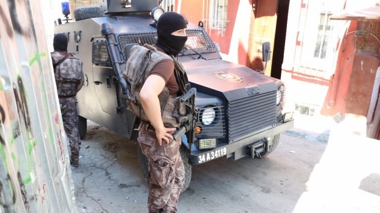 istanbul-da-dev-operasyon-70-adrese-baskin