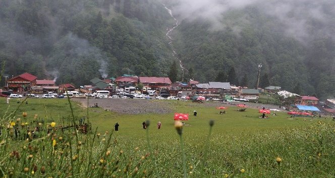 Kışın nüfusu 6 bin’lerde olan ilçe yazları günde 25-30 bin turisti ağırlıyor