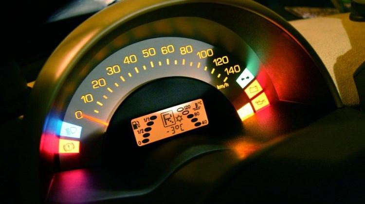 Aracın kilometresini düşürüp satan kişilere dava