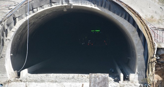 cumhurbaskani-erdogan-ovit-tuneli-nde-incelemelerde-bulundu