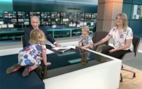 sevimli-yaramaz-canli-yayinda-boyle-masaya-tirmandi