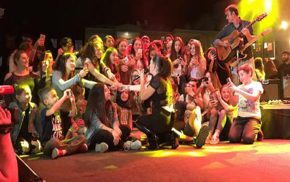 Sertab Erener protokol alanına sinirlendi, seyircileri sahneye davet etti