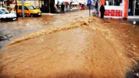 Bodrum'da sağanak! Evleri su bastı