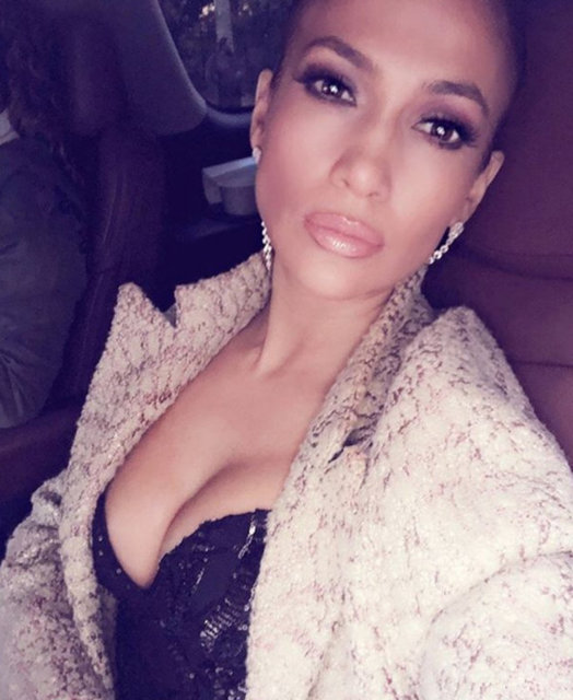 Jennifer Lopez’den seksi selfie – 1