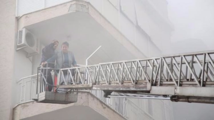 Çakmakla oynayan 3 yaşındaki çocuk evi yaktı