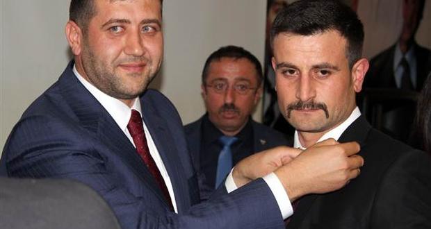 MHP üye olan 626 kişinin parti rozetleri törenle takıldı
