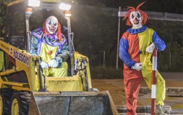 Psikopat şakalarıyla hayatı zehir eden katil palyaçolar!