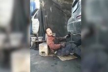 Japon tamirci egzoz dumanını yeyince bakın ne hale geldi