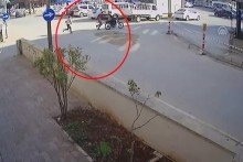 Kapkaç mağduru kız zanlıları kovaladı