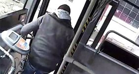 Özel halk otobüsünü çalıp yolcu toplamaya devam etti