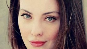 Güzel oyuncu sapığını ihbar etti!