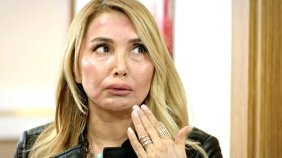 Yonca Evcimik şaşırttı: O kim ya?