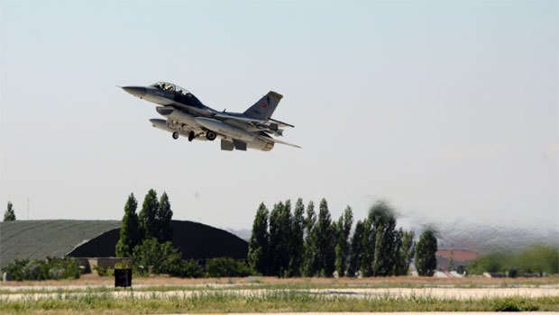 Afrin’e hava harekatı sürüyor,  son olarak Diyarbakır’dan kalkan  F-16’lar YPG  mevzilerini vurdu