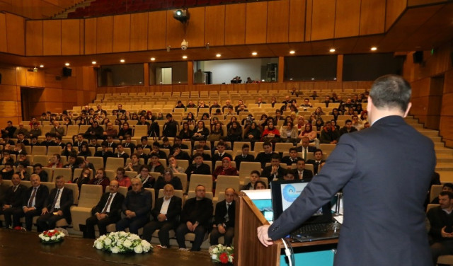 Rize de  İrfani Geleneğimiz ve Hoca Ahmet Yesevi Konferansı  Yapıldı