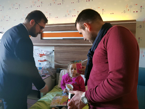 AK Parti Rize İl Gençlik Kolları’ndan Çocuk Hastalara Ziyaret