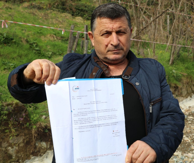 Rize de Altında Maden İşletmesi Olan Köy Kayıyor