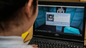 Bilgisayar oyunuyla ders çalışıyorlar