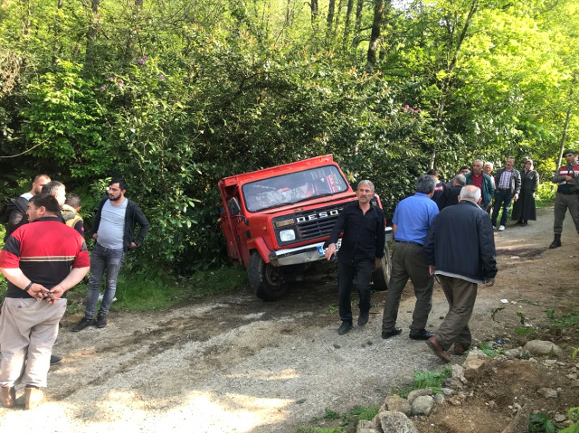 Muradiye Beldesinde Öğrencilerin Bulunduğu Kamyonetin Freni Boşaldı: 23 Yaralı