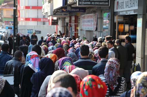 2 Bin Kişilik Geçici İş Başvurusunda İzdiham Yaşandı