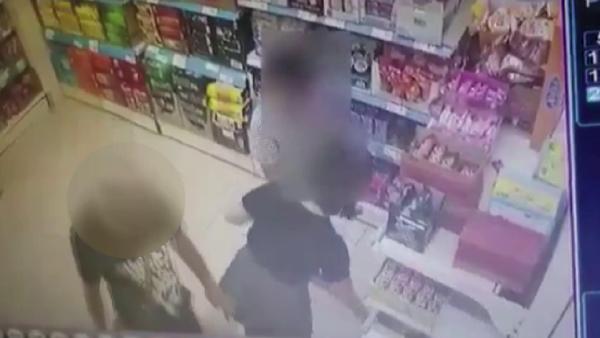 14 yaşındaki kızı markette taciz etti
