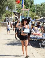 Yıldız Asyalı'nın kolu zedelendi