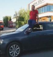 Otomobili tavanına oturup kullanan şoför: Pişmanım