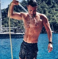 Mustafa Sandal'dan karoser şov