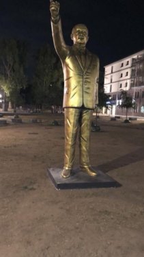 Almanya’ya dev Erdoğan heykeli dikildi