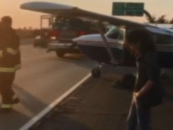 ABD ’de havada arızalanan uçak otoyola iniş yaptı