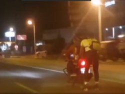 Balıkesir'de patenle güvenli olmayan seyahat