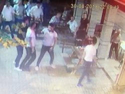 Cami avlusunda bıçaklı kavga: 1 zarar görmüş