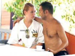 Chloe Loughnan: Dansçı kızlara sarılmak yasaklanmış