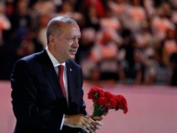 Erdoğan torununu ziyaret etti