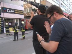 Eşini telefonla görüntülü arayarak yangını izletti